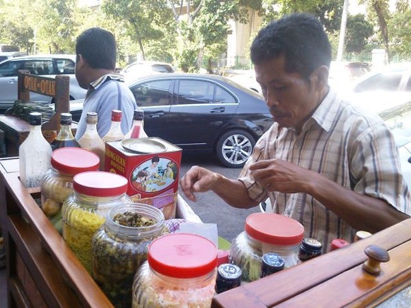 Ngemil Asinan Betawi, Segar!