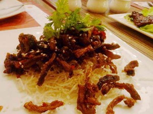 Krenyes Pedas si Belut Goreng Hong Lung
