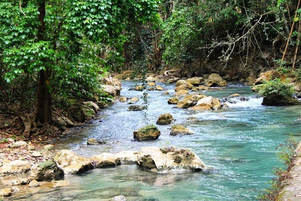  Gambar  Merasakan Segarnya 3 Air  Terjun Kawasan Falls 