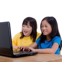 Agar Anak Berselancar Dengan Tenang di Dunia Maya