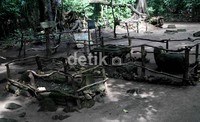 Selain menikmati flora dan fauna, pengunjung juga bisa melihat situs Batu Kalde. Gusmun/detikcom.