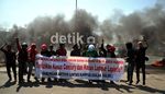 Aksi Bakar Keranda Sambut Boediono di Makassar