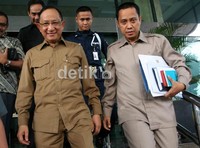 Herdarman meninggalkan gedung KPK. Ramses/detikcom.