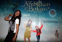 Astri Nurdin yang berperan menjadi ibunda dari Lana juga tak lupa hadir dalam acara nonton bareng Marie Elka Pangestu.