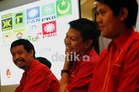 Persentase total dukungan terhadap 4 partai berbasis massa Islam yang tersisa saat ini hanya 15,70 persen. Ini jauh di bawah total perolehan suara mereka dalam Pemilu 2009 sebesar 29,14 persen.