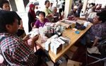 Baju Kotak-kotak Beri Pengobatan Gratis