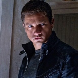 Bourne Legacy Takut Saingan dengan The Dark Knight Rises