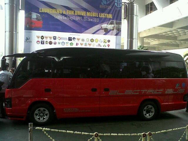 Minibus Listrik Made in Indonesia Rp 900 Juta per Unit