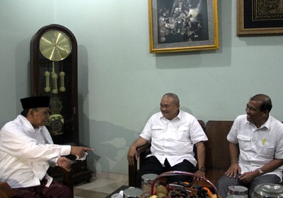 Alex-Nono Sowan ke Hasyim Muzadi