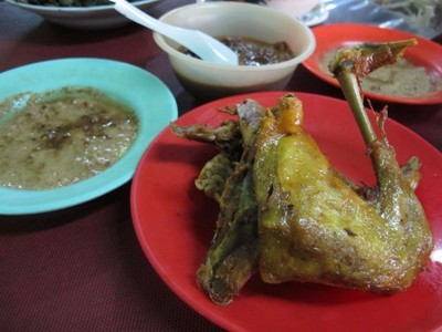 Wuih... Nikmatnye Makan Siang Di Warung Hj. Nurlailah!