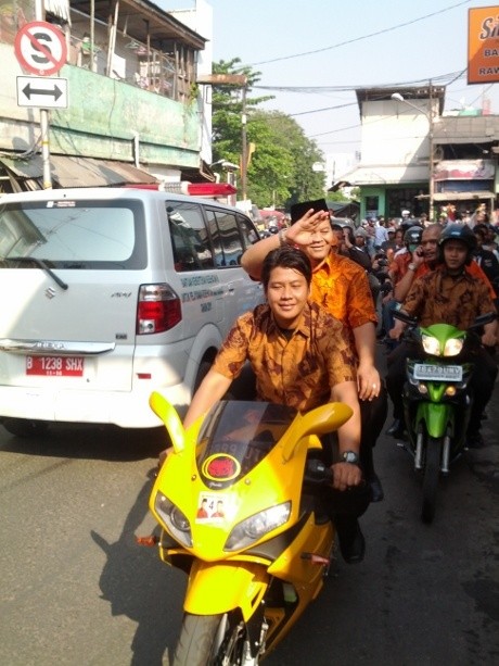 Kunjungi Pasar di Jakut, Hidayat Naik Motor Sport