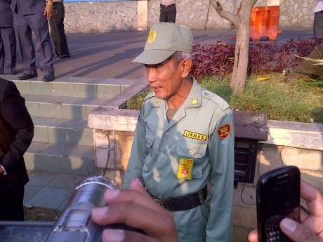 Hansip Suripno, Tetap Mengabdi Meski Nyawa Taruhannya