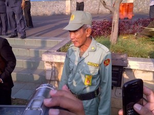 Hansip Suripno, Tetap Mengabdi Meski Nyawa Taruhannya