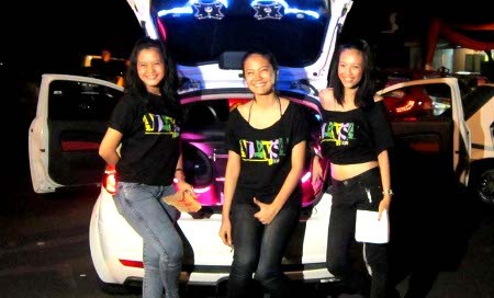 Alexsa Bros Berbagi Nasi Kotak di HUT DKI Jakarta