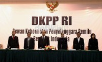 Sidang dipimpin oleh Ketua DKPP Jimly Assidiqie.