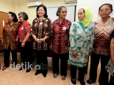 Perempuan Korban Orba Main Teater
