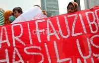 Pada awalnya, para warga akan digusur karena lahan yang telah didiami selama 30 tahun diberitahu akan dibuat lahan hijau. Kenyataanya justru dibuat apartemen swasta.