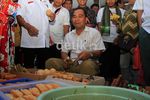 Faisal-Biem Sapa Pedagang Pasar Baroe