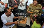Faisal-Biem Sapa Pedagang Pasar Baroe
