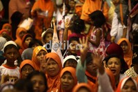 Pendukung Hidayat-Didik memadati memadati Gelanggang Remaja, Jakarta Utara.