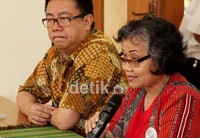 Teater ini juga menyuguhkan tari dan lagu-lagu di Gedung Kesenian Jakarta.