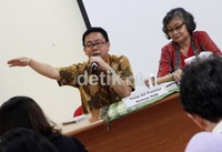 Anggota Komnas HAM Yosep Adi Prasetyo mengapresiasi keberanian para korban Orde Baru. Sejumlah perempuankorban Orde Baru (Orba) akan ikut menjadi pemain seperti Nani Nurani. Nani sempat mengajukan gugatan ke PN jakarta Pusat akibat dipenjara selama 7 tahun tanpa pengadilan semasa Orde Baru. Namun gugatan itu dibatalkan pengadilan.