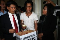 Namun sekretariat Komisi III menolak uang hasil ngamen tersebut. Ramses/detikcom.