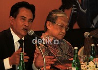 Yusril Izha Mahendara memberikan pemaparan seputar pemikiran Bung Karno.