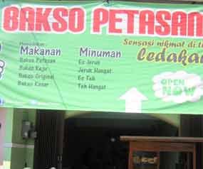 Wow..Bakso Petasan Bikin Mulut Meledak!