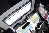 Tak hanya itu, lajang berusia 21 tahun itu juga memperkaya interior dengan TV 7 inci, minibar di dashboard. custom pilar lamp dengan desain wood panel, volt meter DAD, RPM meter DAD, Night Flasher DAD. Dan agar tampil lebih elegan, bagian atap kabin dipasang sunrrof webasto ukuran besar. M. Ikhsan/detikOto.