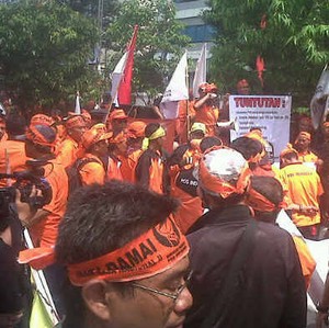 Ingin Lebih Sejahtera, Ratusan Pegawai PT Pos Geruduk Kemenkominfo