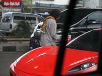 Pemandangan yang kontradiktif. (Foto: Petrus Edy Nurhadianto)