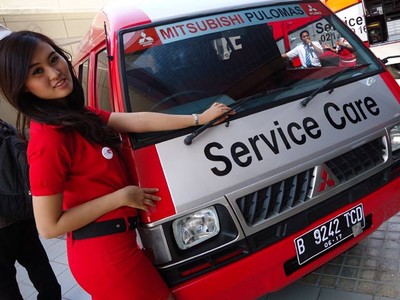 Montir Cantik di Bengkel Berjalan Mitsubishi