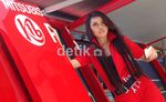 Montir Cantik di Bengkel Berjalan Mitsubishi