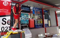 Montir cantik dengan bengkel keliling. Syubhan Akib/detikOto.