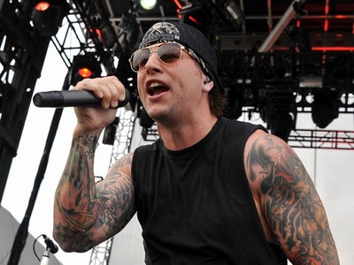Garangnya Aksi M Shadows di Pentas