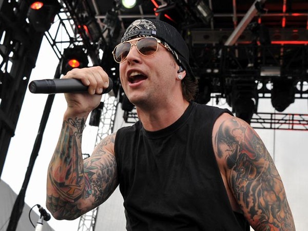 Garangnya Aksi M Shadows di Pentas
