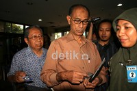 Abdul Rahman Saleh saat tiba di gedung KPK, Jalan Rausna Said, Kuningan Jakarta Selatan, Kamis(28/6). Ramses/detikcom.