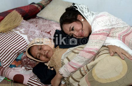 Kaki Ibunda Akan Diamputasi, Shinta Bachir Menangis Pasrah