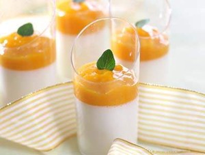 Puding Almond Saus Mangga
