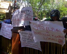 Paguyuban Pemuda Bojonegoro Demo Kantor DPRD