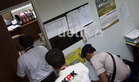 5 Jam Berlalu, Ruangan Zulkarnain Djabar Masih Digeledah KPK