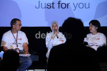 (Kika) Head of Corporate Bisnis Group Irlamsyah Syam, Head Of Product Group Ririn Dwi Widaryani dan Head of Jabotabek Jabar Group Venusiana Papasi memberikan keterangan pers seputar tampilan dan layanan baru Kartu Halo.