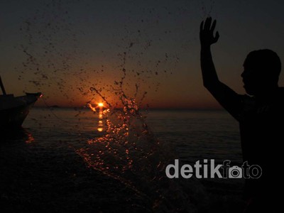 Menikmati Sunset di Flores
