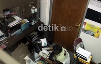 Sebelumnya penyidik juga bergerak ke kediaman Zulkarnain yang sudah ditetapkan sebagai tersangka dalam kasus korupsi pengadaan Alquran ini. Ramses/detikcom.
