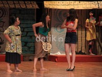 Ia hidup sebatang kara ditinggal pergi oleh suaminya. (Agung Pambudy/detikFoto)
