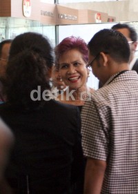 Berkas tersangka suap dalam pemilihan Deputi Gubernur Senior Bank Indonesia (DGS BI) tahun 2004, Miranda Swaray Gultom, telah dinyatakan lengkap. Dalam waktu maksimal dua pekan mendatang, persidangan Miranda akan digelar. Ramses/detikcom.