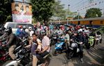 Angkutan Massal Tidak Diurus, Motor Membludak