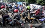 Angkutan Massal Tidak Diurus, Motor Membludak