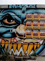 Poster Foke-Nara dan Mural Monster